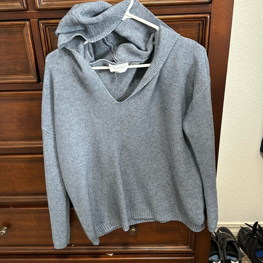 Women's medium Korye sweater pullover hoodie